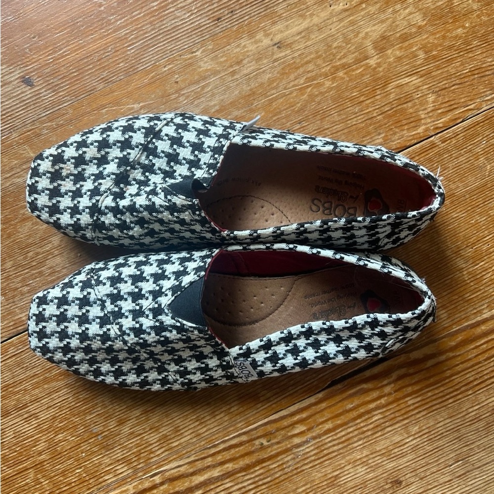 BOBS Black and White Houndstooth size 8